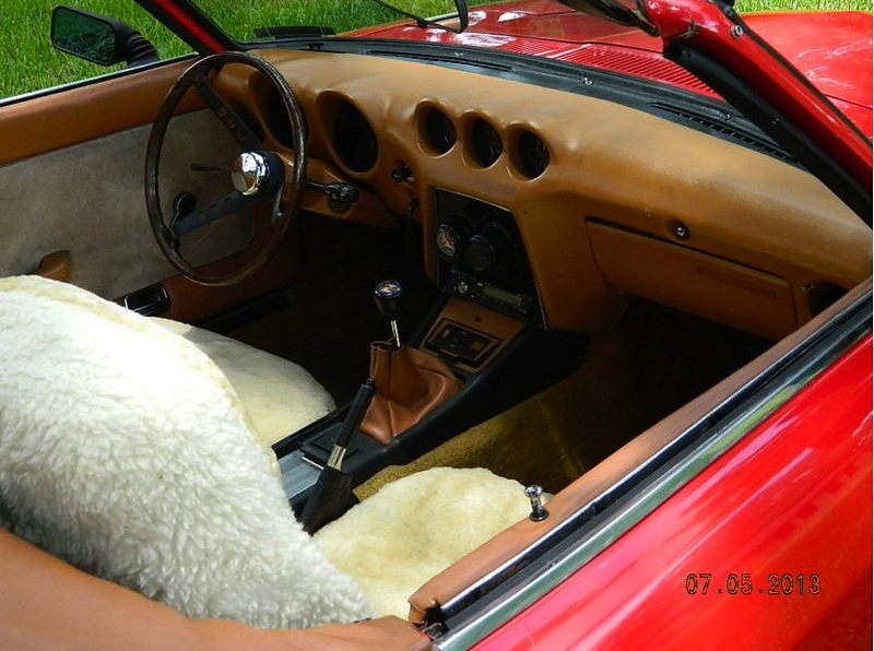 Illustration for article titled For $15,000, This Fairlady Will Let You Take Her Top Off